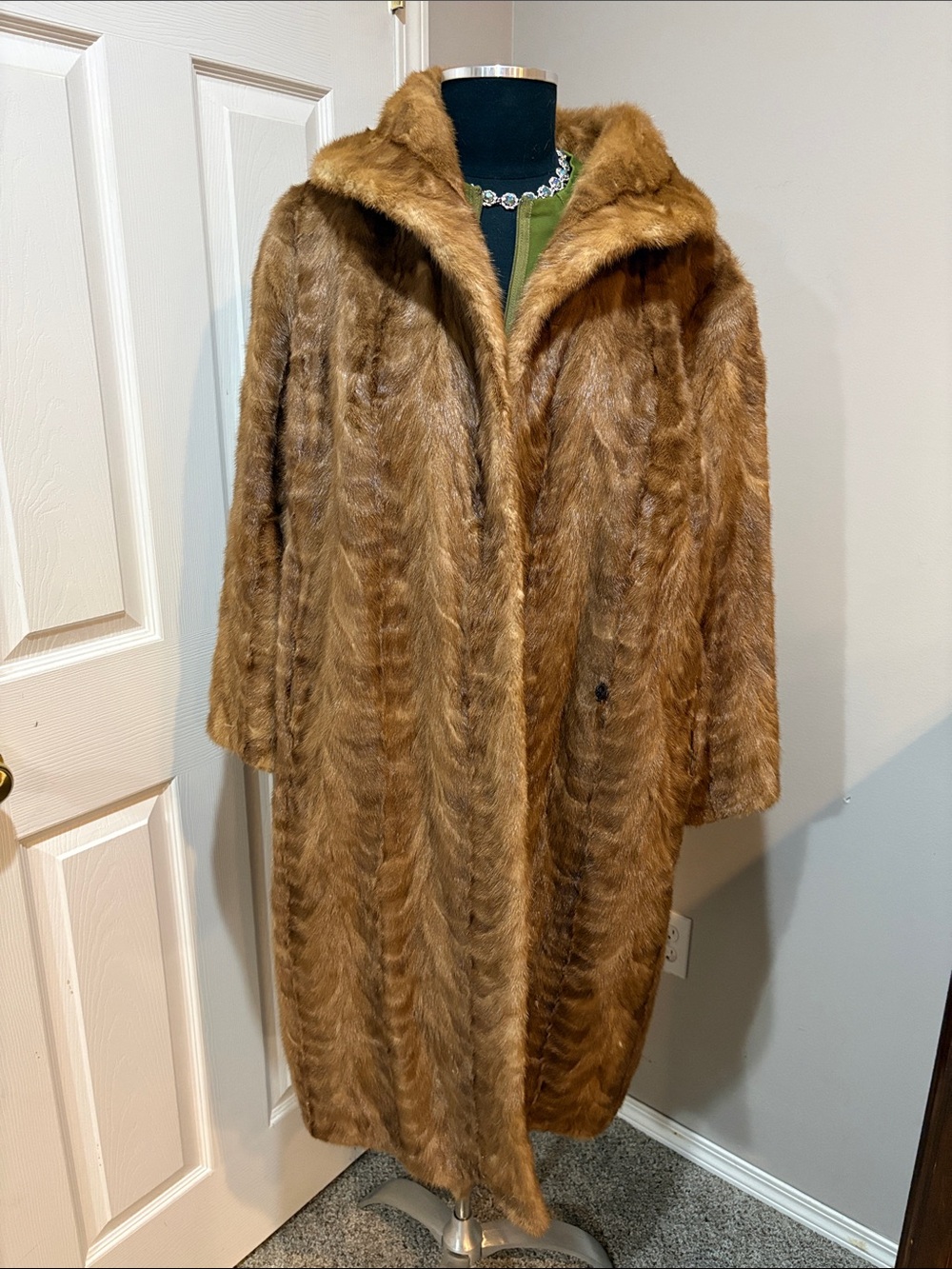 Classic Women's Brown mink Fur Coat Whiskey Mink Color 2X plus size 27A